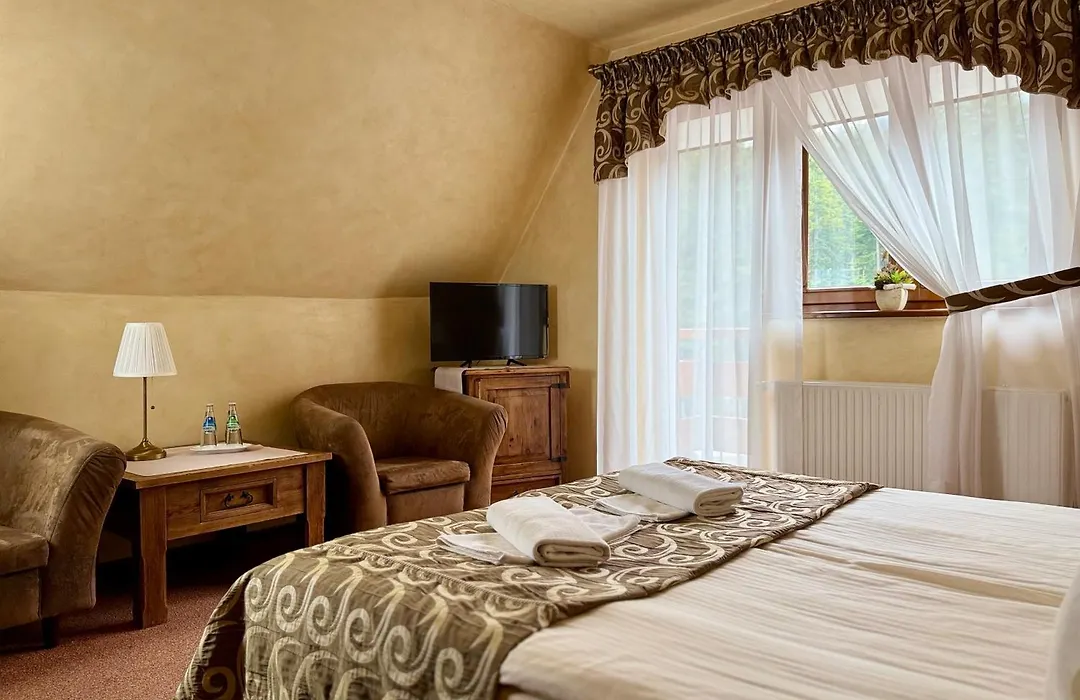 Hotel Dwór Karolówka-1